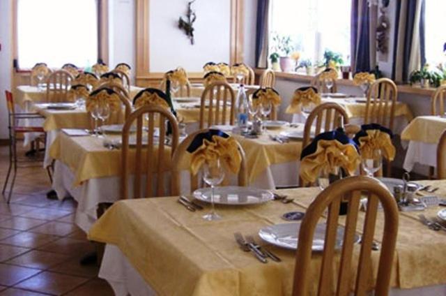 Hotel Zanon Ziano Di Fiemme Luaran gambar